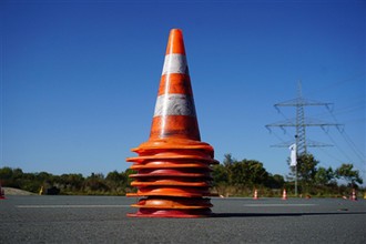 Darf man Verkehrskegel legal auf der Straße aufstellen? Die DIY-Verkehrskontr...
